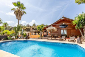 Luxurious Private Cabin Pool HotTub & FirePlace